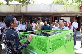 CSR dan Pengentasan Kemiskinan dalam Strategi Bisnis yang Berkelanjutan CSR dan Pengentasan Kemiskinan dalam Strategi Bisnis yang Berkelanjutan