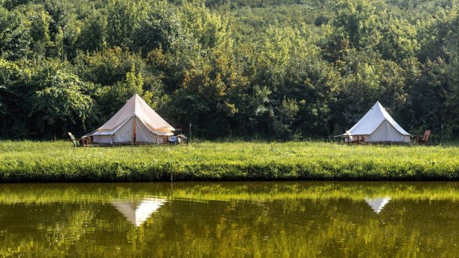 Menyatu dengan Alam: Inspirasi Glamping yang Berbeda Hilltop camp lembang